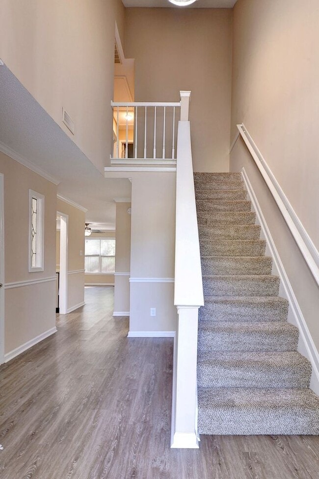 Building Photo - Nicely Updated Grafton Woods Condo