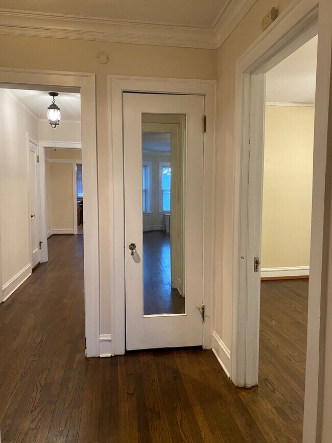 Building Photo - 6356 N Paulina St