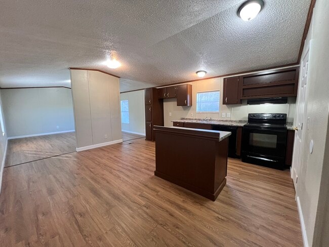 Building Photo - 31927 Seminole Rd