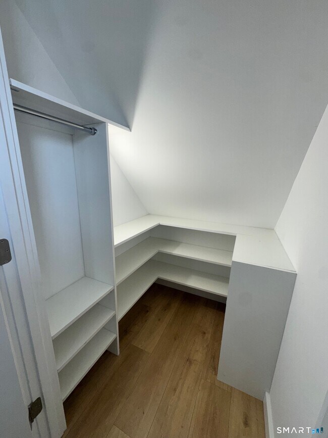 Building Photo - 417 Poplar St