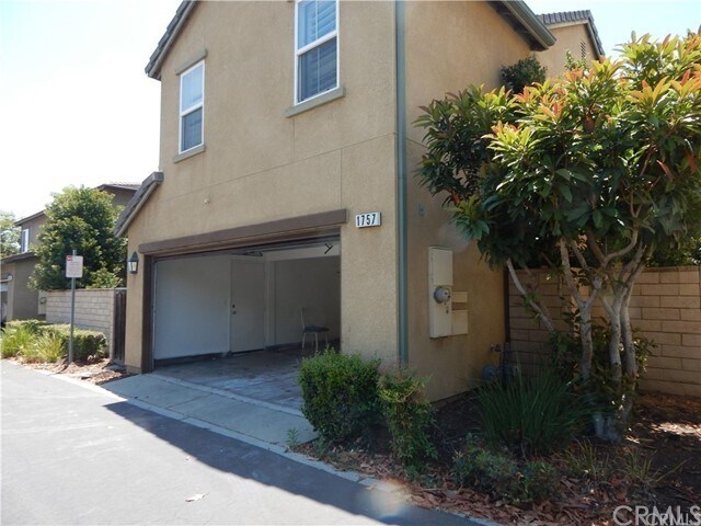 Building Photo - 1757 E Flora St