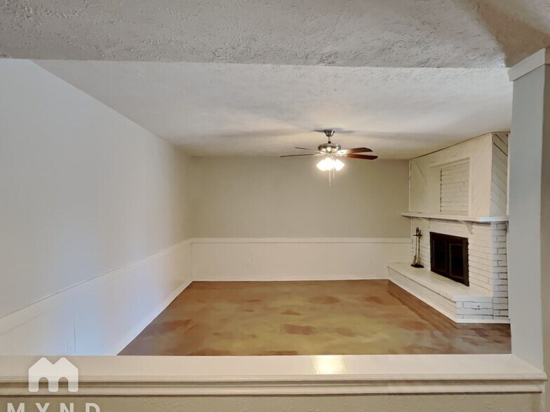 Building Photo - 3816 Walnut Dr