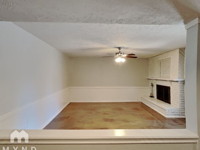 Building Photo - 3816 Walnut Dr