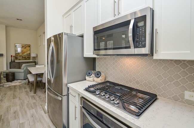 Building Photo - 18214 Lake Eagle Dr