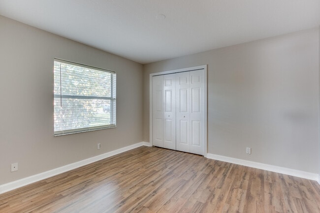 Building Photo - 14185 Greentree Dr