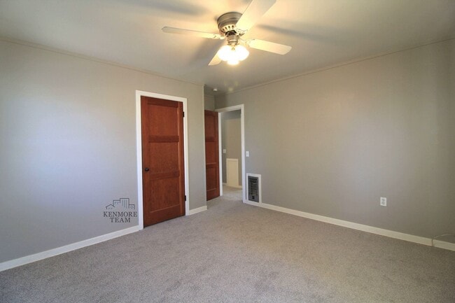 Building Photo - 3 Bedroom, 2 Bath Duplex in Central Richland