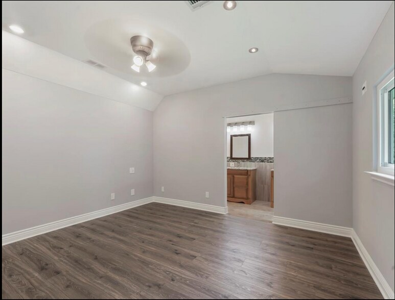 Building Photo - 2622 Gilliom Dr