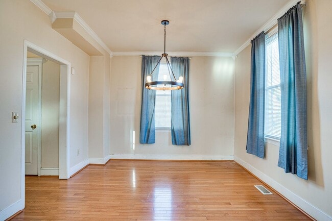 Building Photo - Spacious 3-Bedroom, 2.5-Bath Home with Gat...