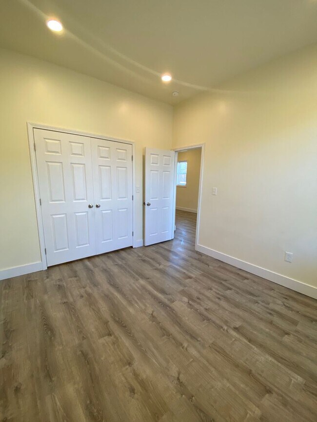 Building Photo - Spacious 1BR apartment