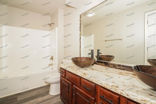 Building Photo - 17 Gerry Ct