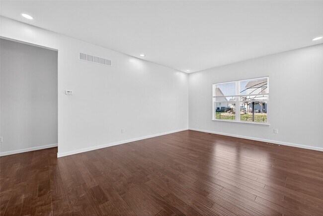 Building Photo - 3501 Charlestowne Crossing Dr