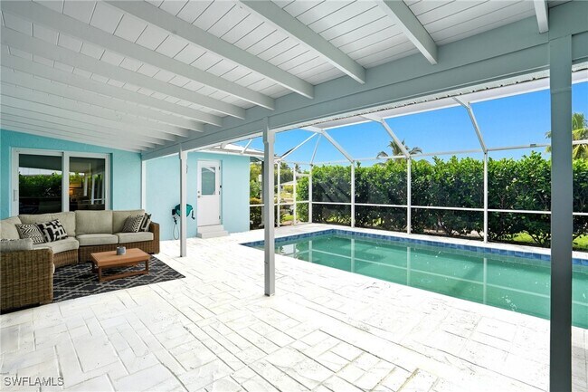 Building Photo - 6163 Plumosa Ave