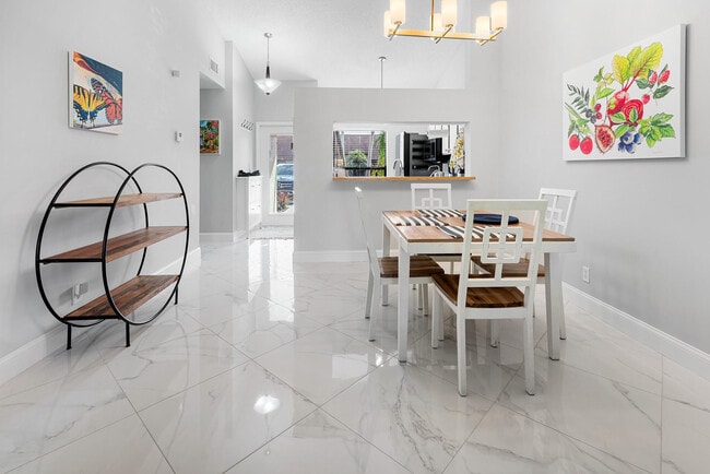 Building Photo - 3068 S Oakland Forest Dr