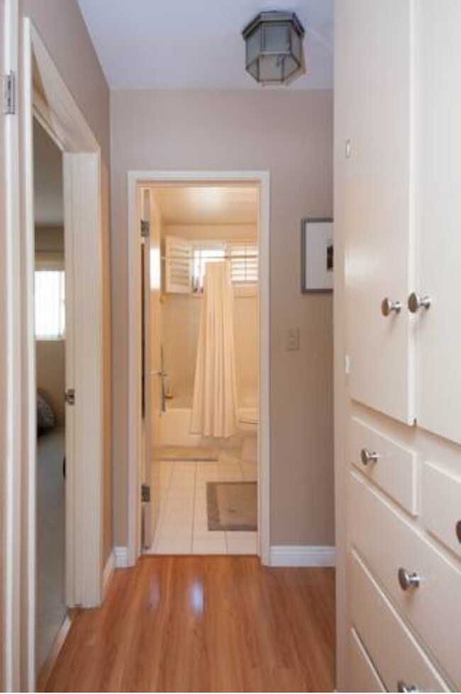 Building Photo - 1200 N Flores St