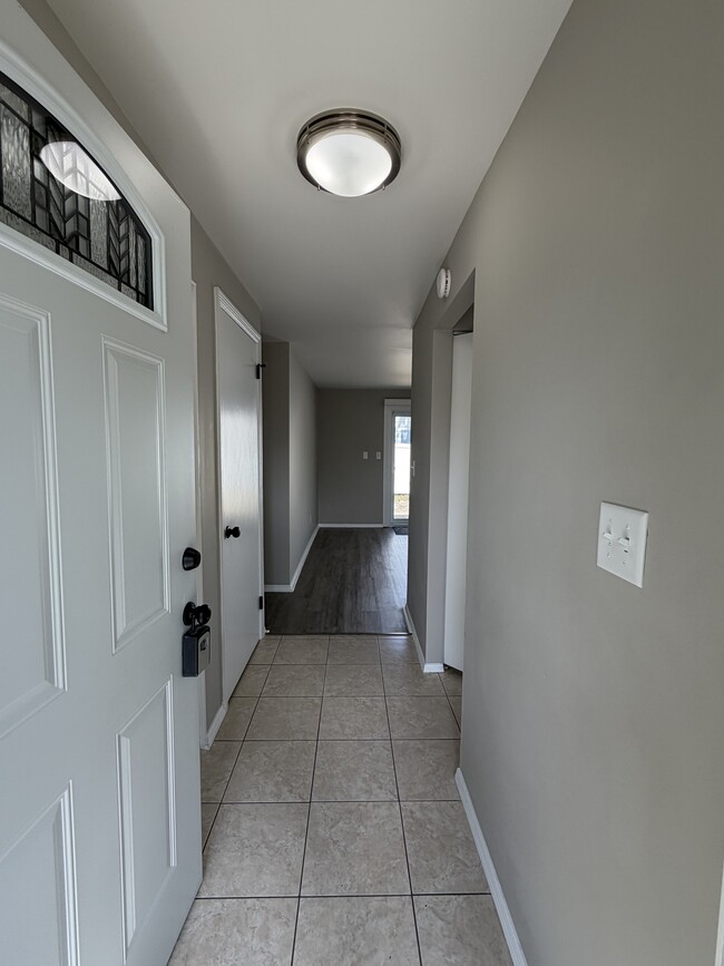 Building Photo - 2504 Campbell Dr