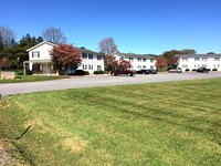 Building Photo - 424 Tipton Rd