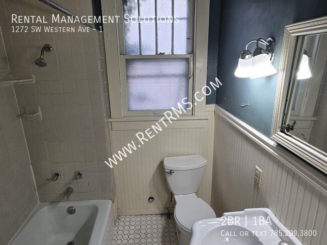 Building Photo - 1272 SW Western Ave