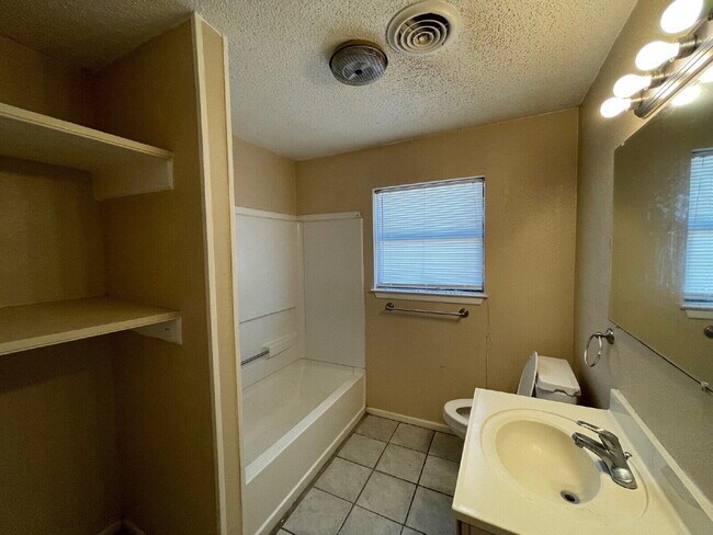 Building Photo - 2202 15th St