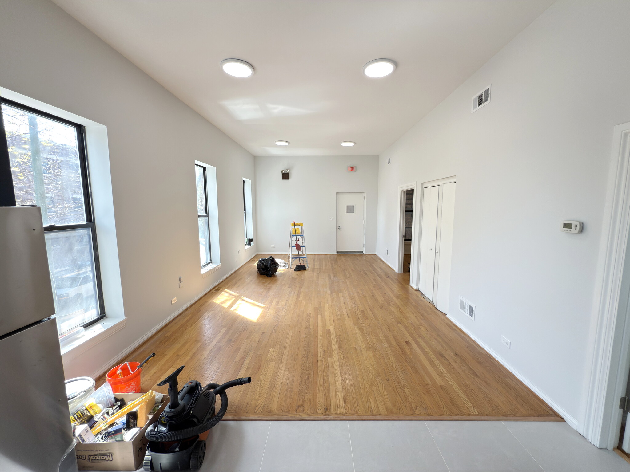 Building Photo - 646 N Damen Ave