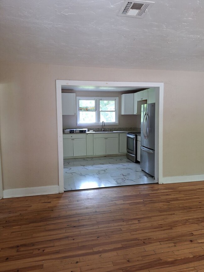 Building Photo - To schedule a Showing or Submit an Applica...