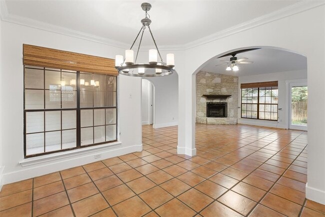 Building Photo - 6005 Sun Vista Dr