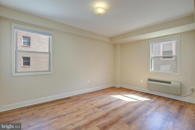 Building Photo - 738 Longfellow St NW