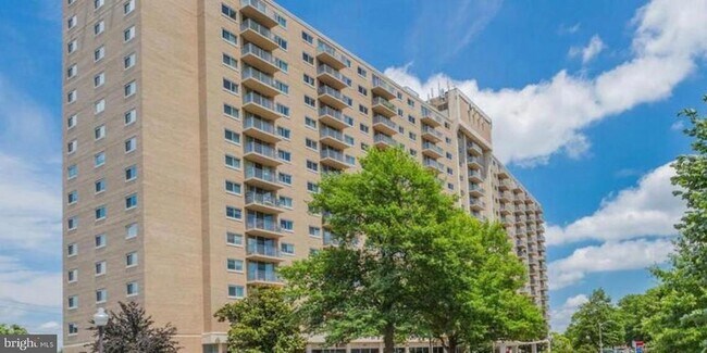 Building Photo - 1225 Martha Custis Dr