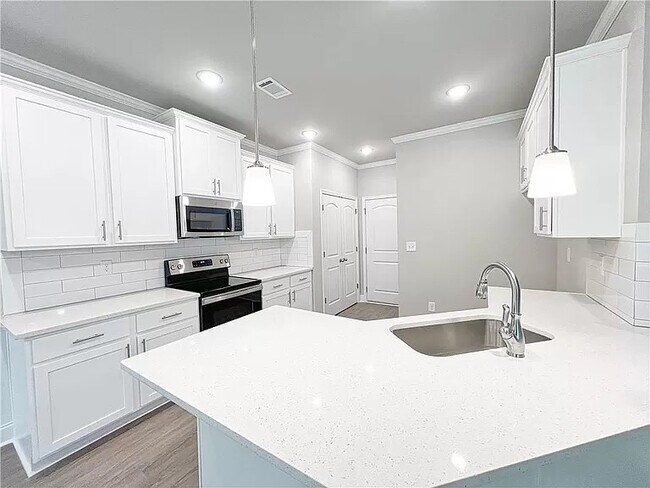 Building Photo - 1446 Fern Ridge Ln