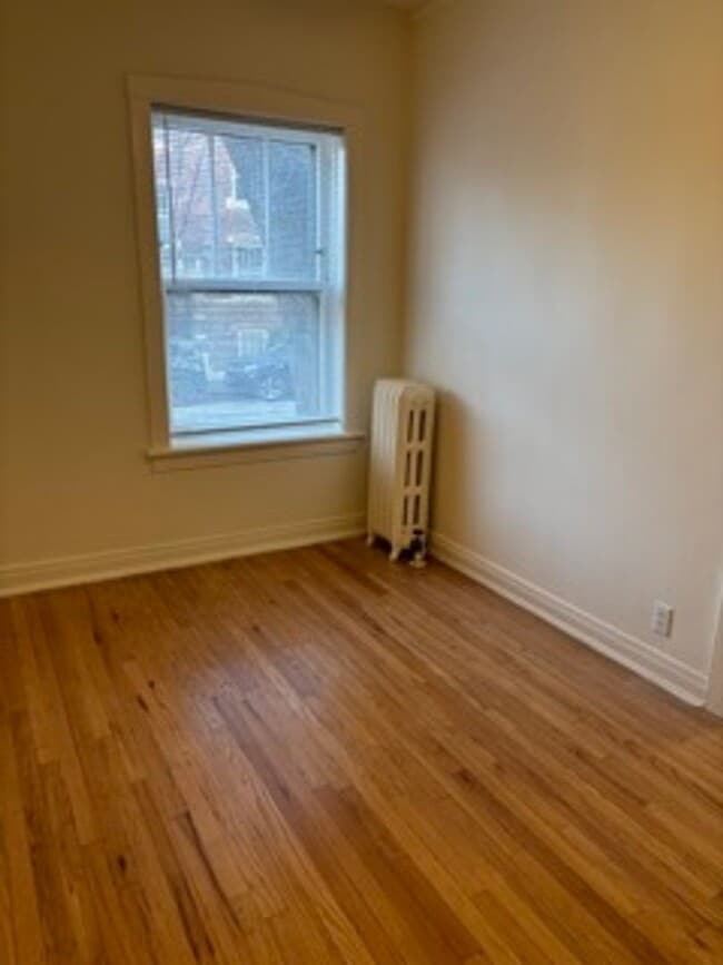 Building Photo - Wrigley Field Just A Mile Away - One Bedroom