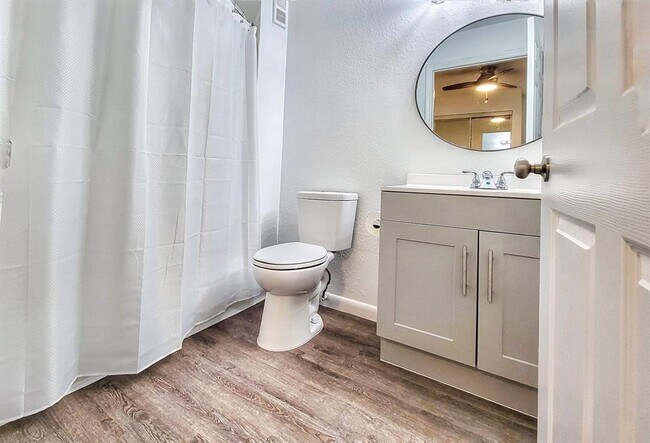 Building Photo - 3705 SW 27th St