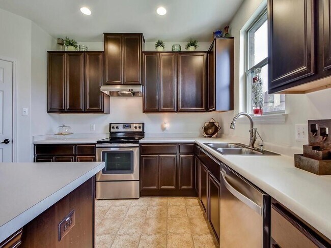 Building Photo - 1501 Lotus Flower Loop