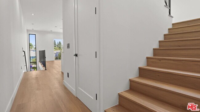 Building Photo - 10844 Peach Grove St