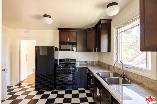 Building Photo - 824 Brent Ave