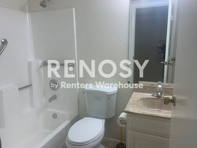 Building Photo - Ideal 2 BD/2 BA/2 CG Townhome with Community Pool Near Olive & 67th in Peoria!