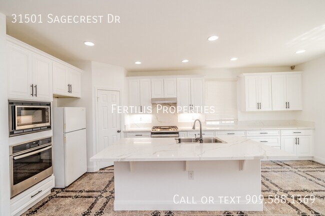 Building Photo - 31501 Sagecrest Dr