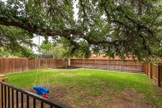 Building Photo - 11217 Persimmon Gap Dr