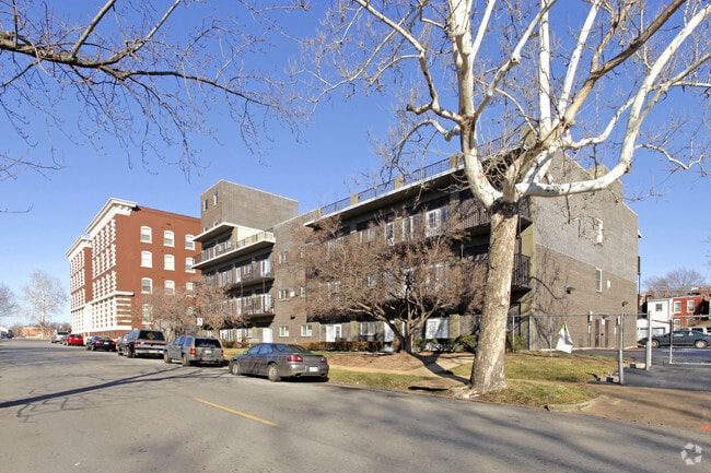 Primary Photo - Hamilton Apartments
