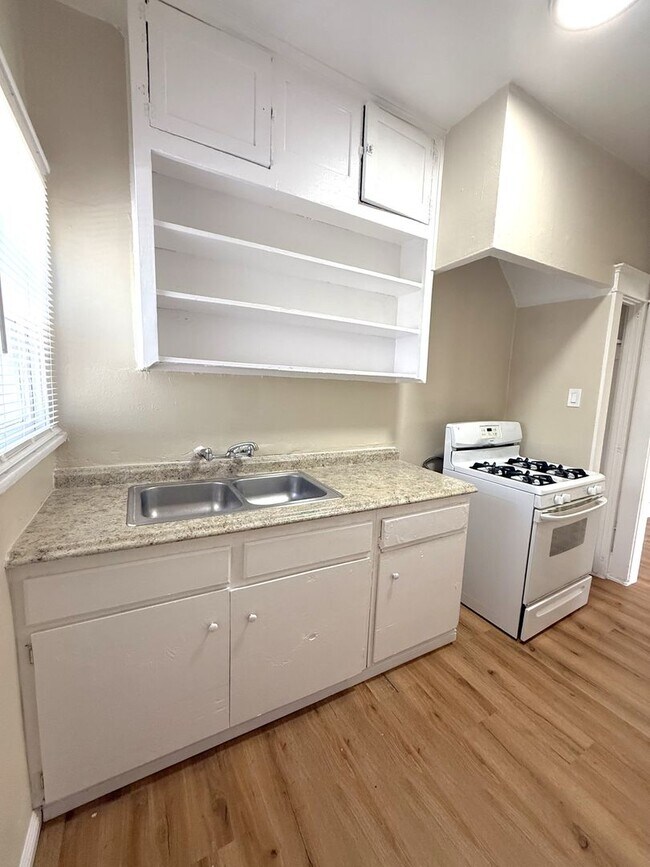 Building Photo - LB2120 (LINDEN)