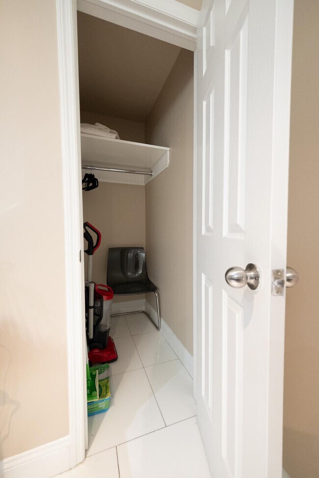 Building Photo - 5 W 101st St