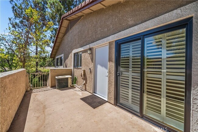 Building Photo - 1631 Charterwood Ct