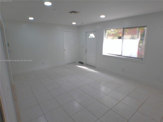 Building Photo - 618 NW 46th Ave