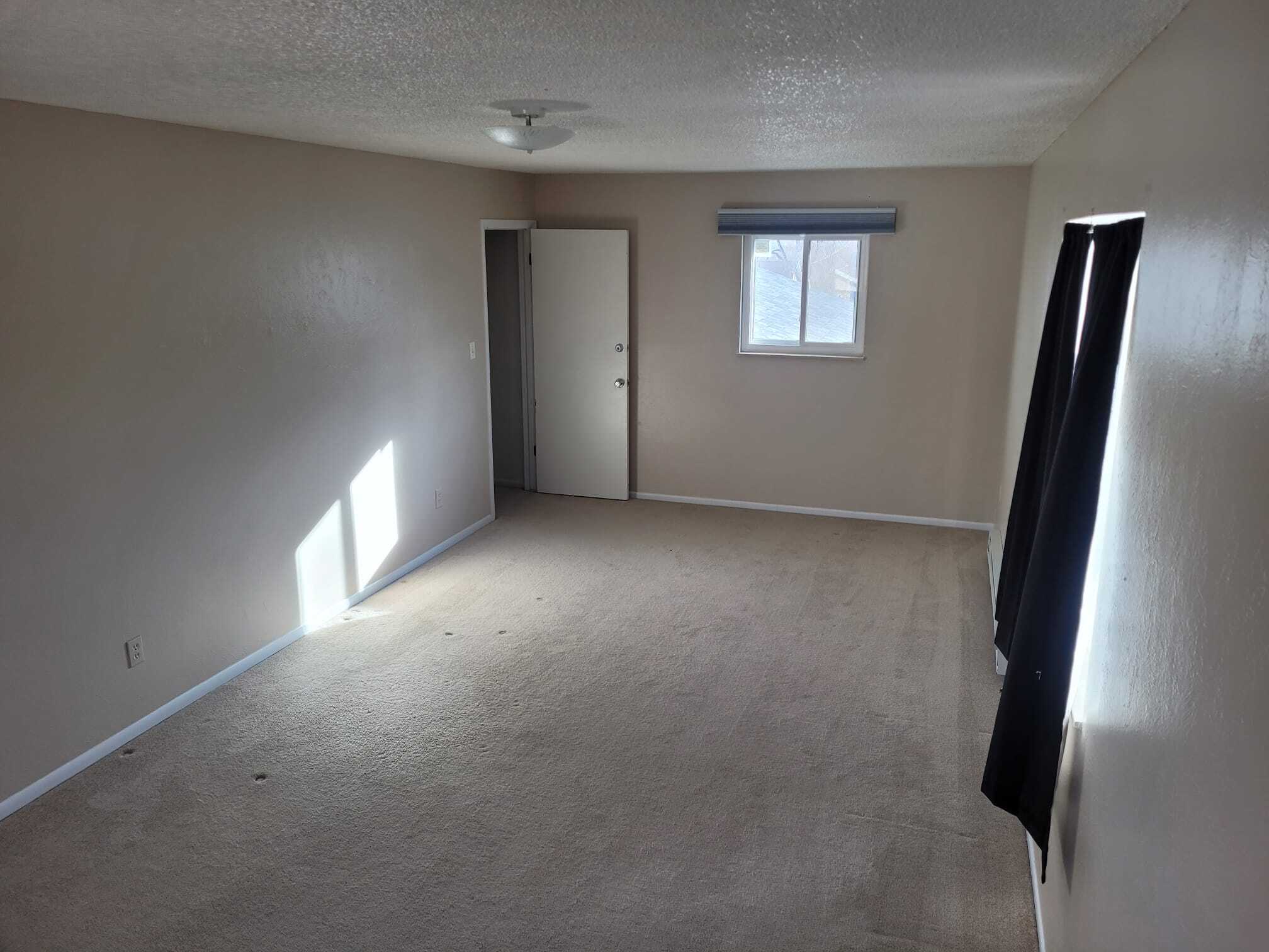 Master Bedroom Pic 1 - 833 Fountain Ct