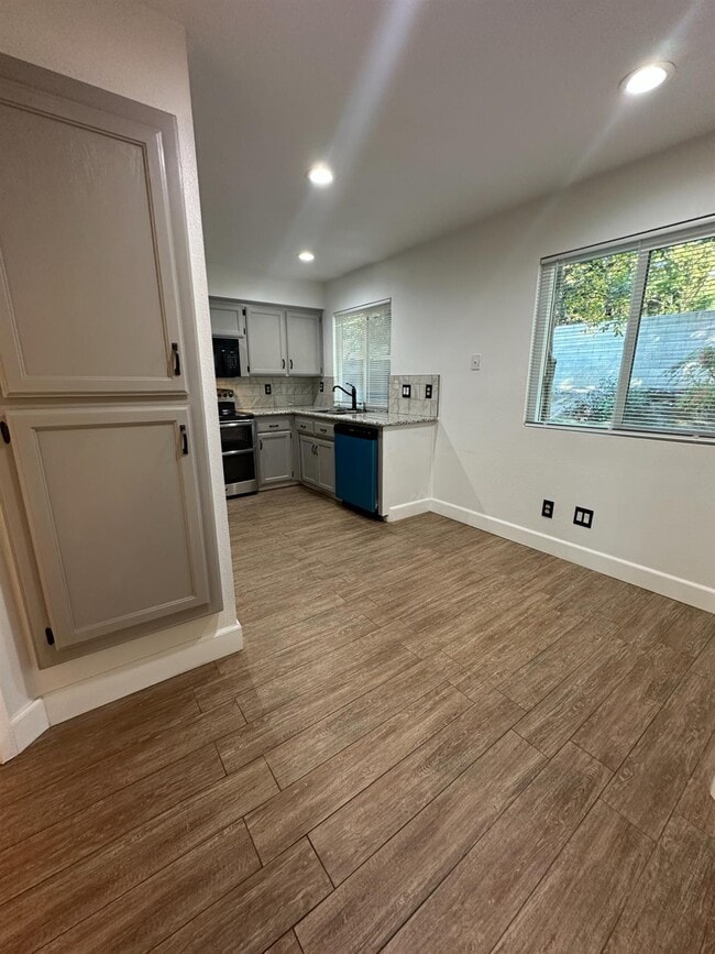 Building Photo - 10042 N Grouse Run