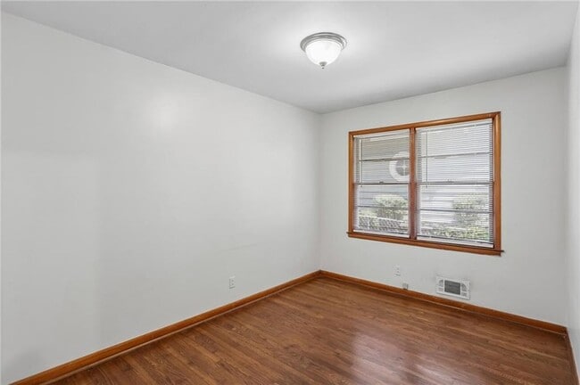 Building Photo - 282 Elmira Pl NE