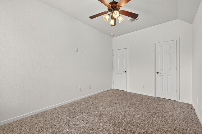 Building Photo - 15 Hadlock Pl