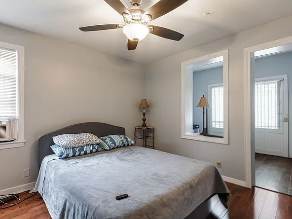 Building Photo - 9056 Lamon Ave