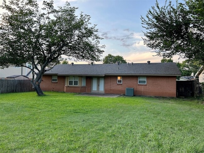 Building Photo - 1408 Kiowa Dr