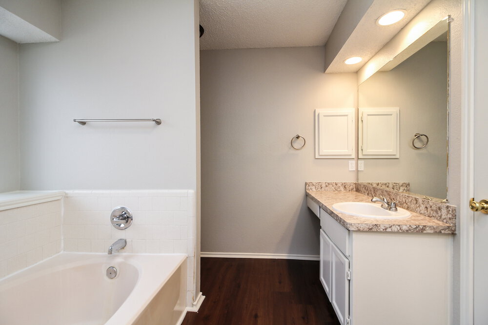 Building Photo - 819 Mayfield Dr