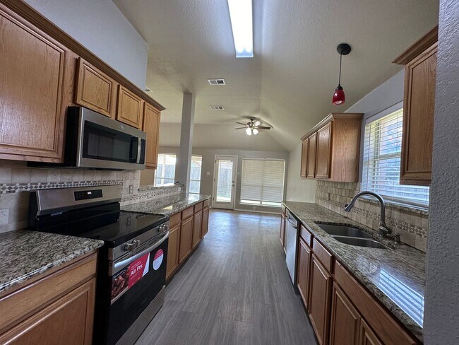 Building Photo - 7110 Creekstone