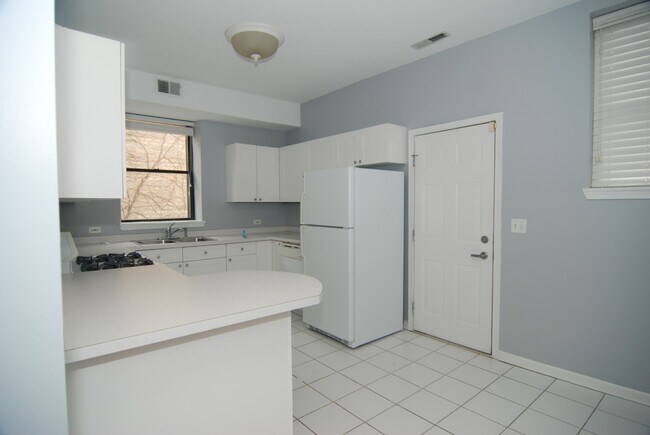 Building Photo - 7732 N Paulina St